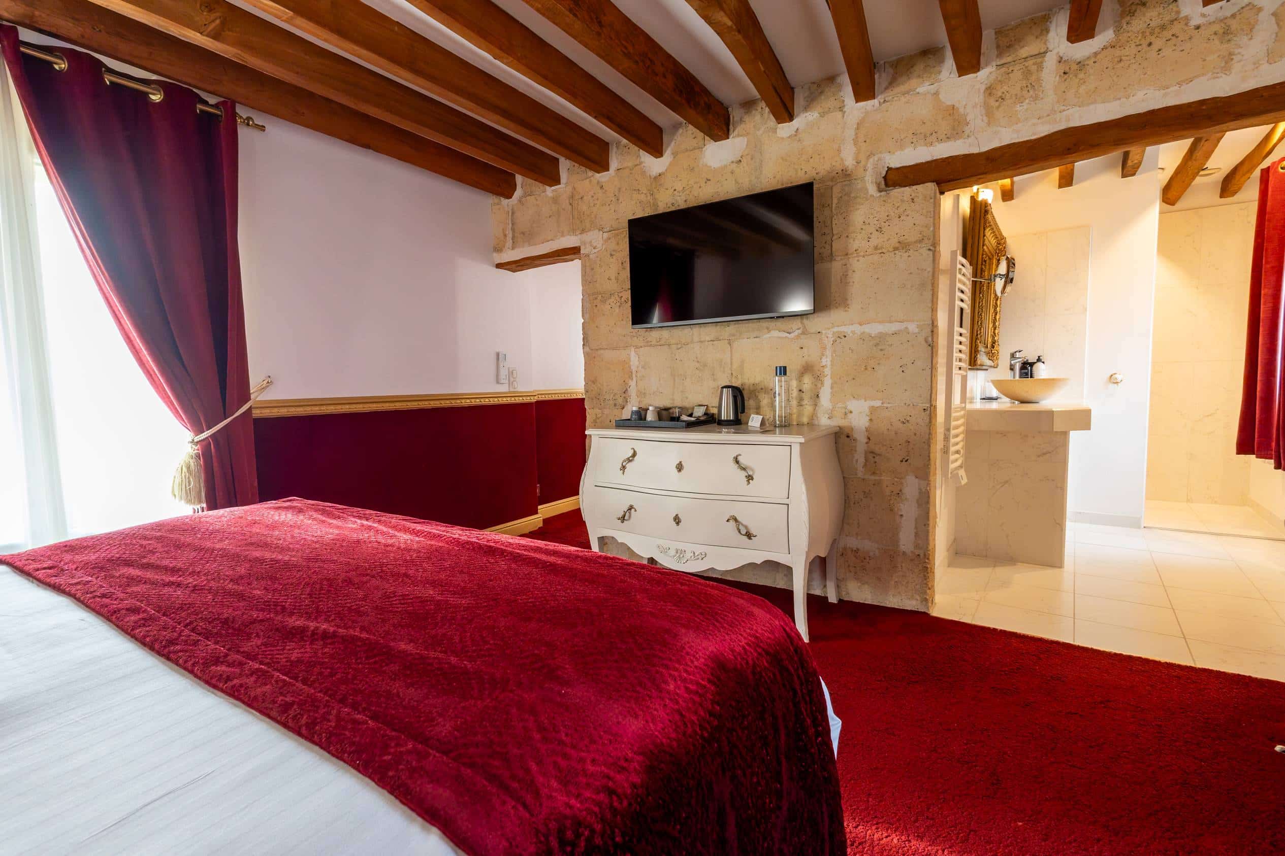Chambre Impériale romantique avec vue sur jardin pour un weekend proche de Paris