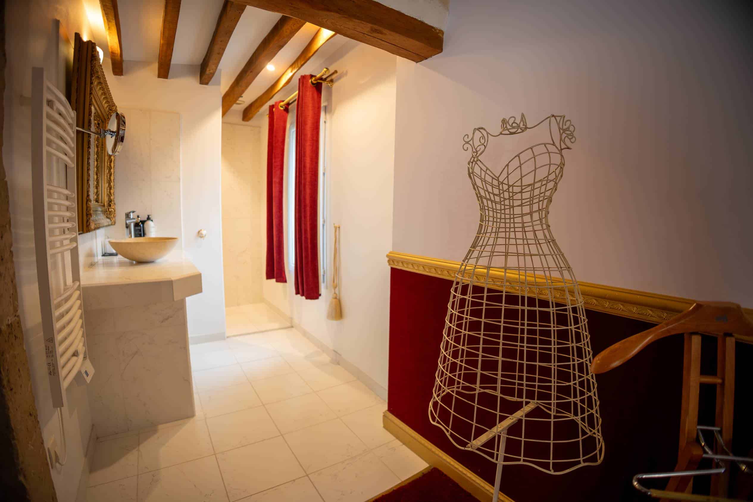 Chambre lumineuse avec vue sur le jardin pour un week-end en amoureux dans l’Oise