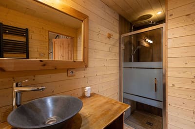 Chambre romantique façon chalet avec vue jardin proche de Paris
