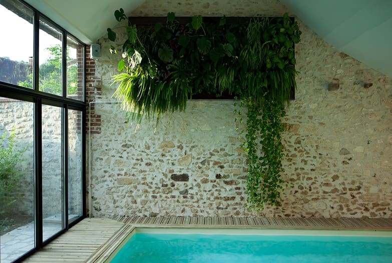 La piscine intérieure du Clos des Vignes
