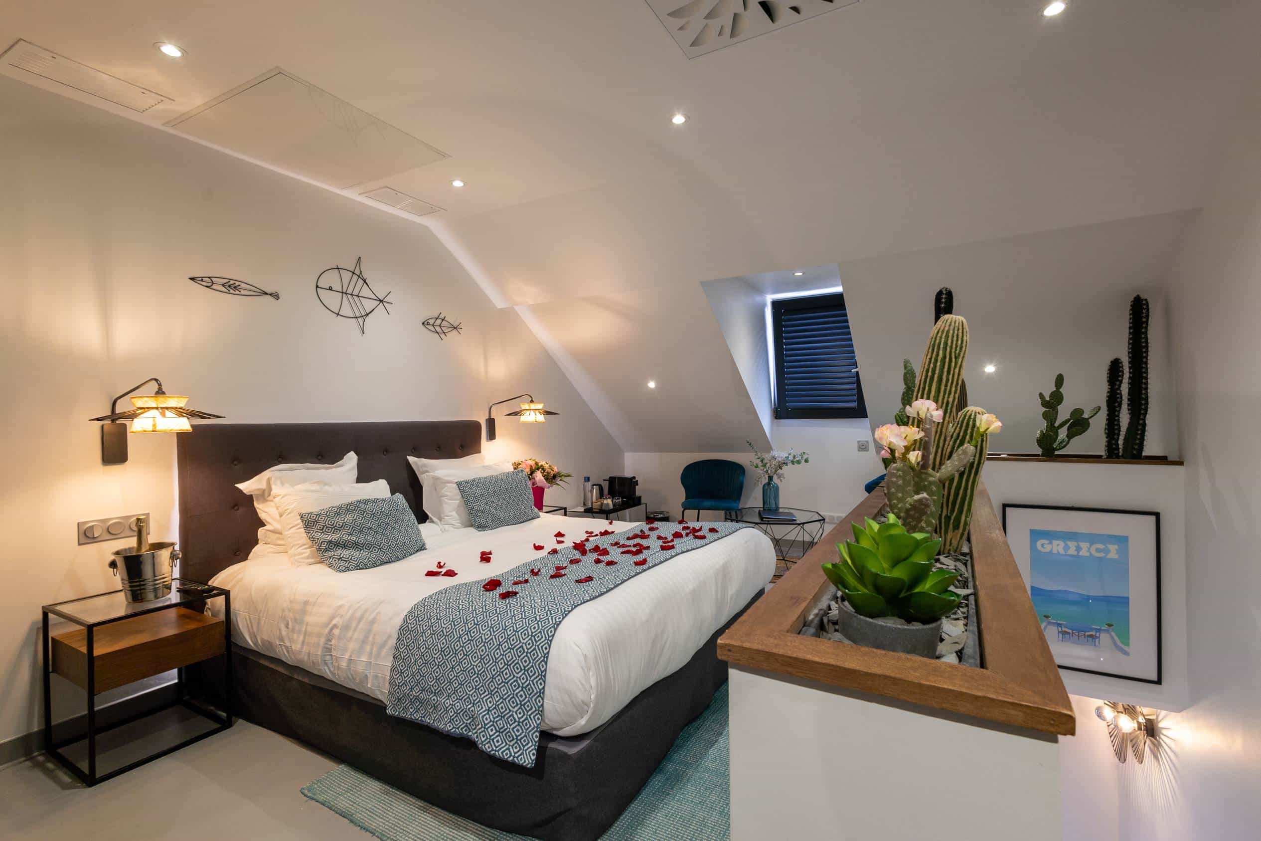Lit King Size dans la Suite Santorin avec jacuzzi à 45 min de Paris