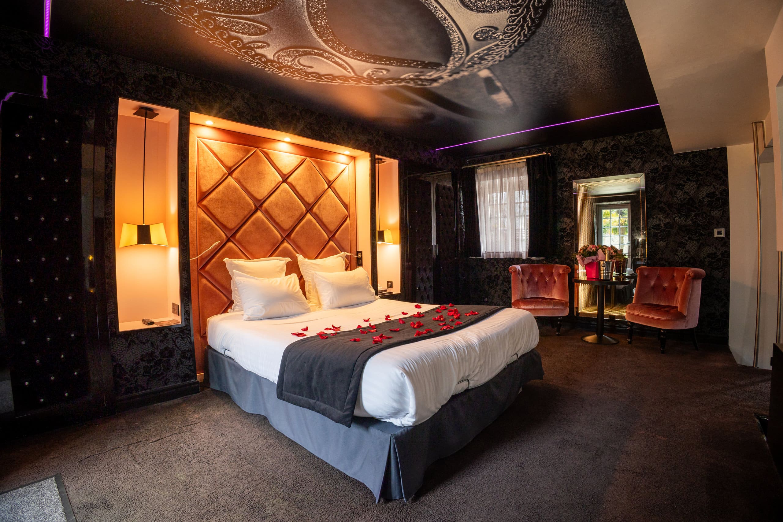 Suite coquine avec jacuzzi privatif pour nuit romantique proche de Paris