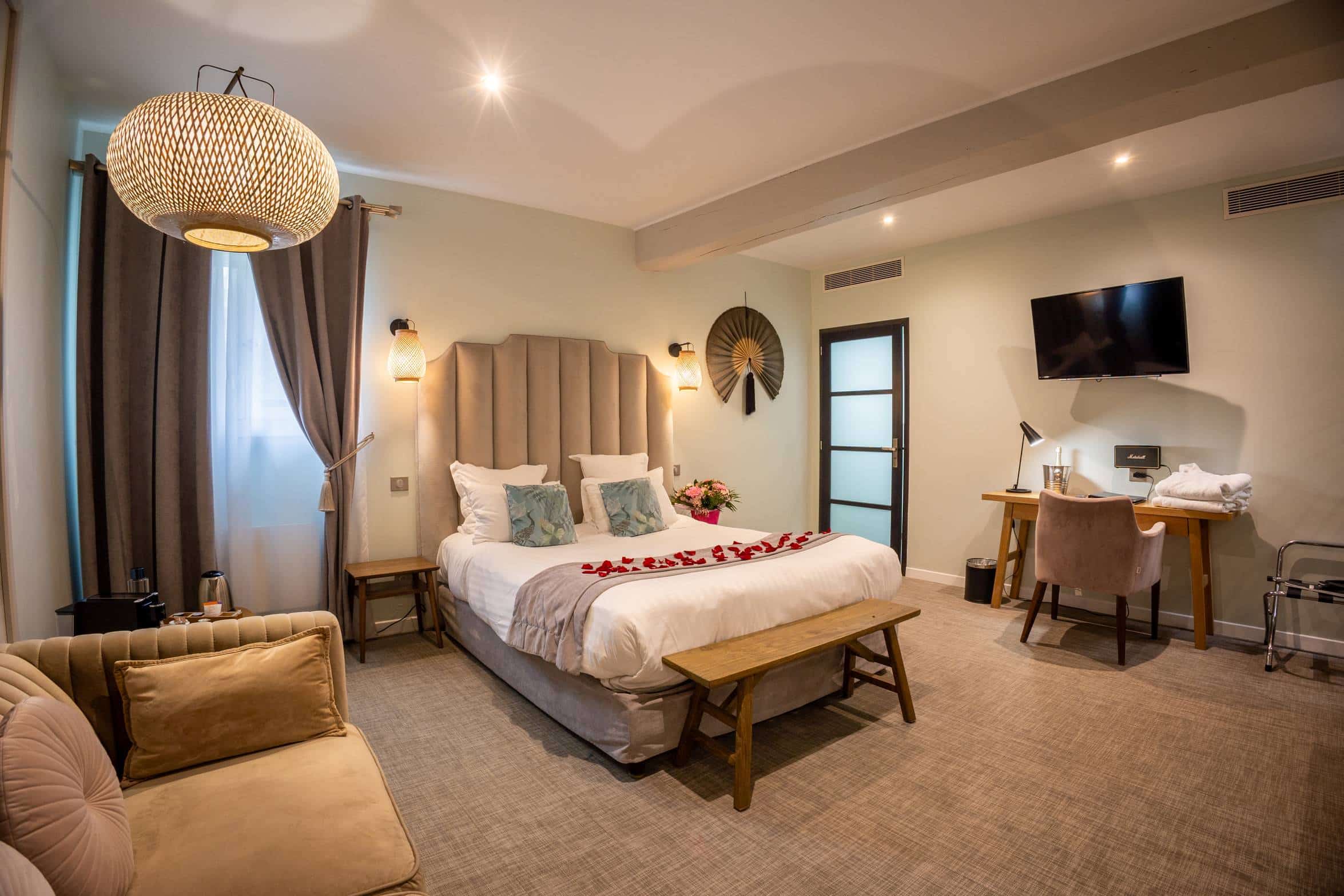 Jacuzzi privatif 2 places dans la suite Geisha pour un weekend en amoureux