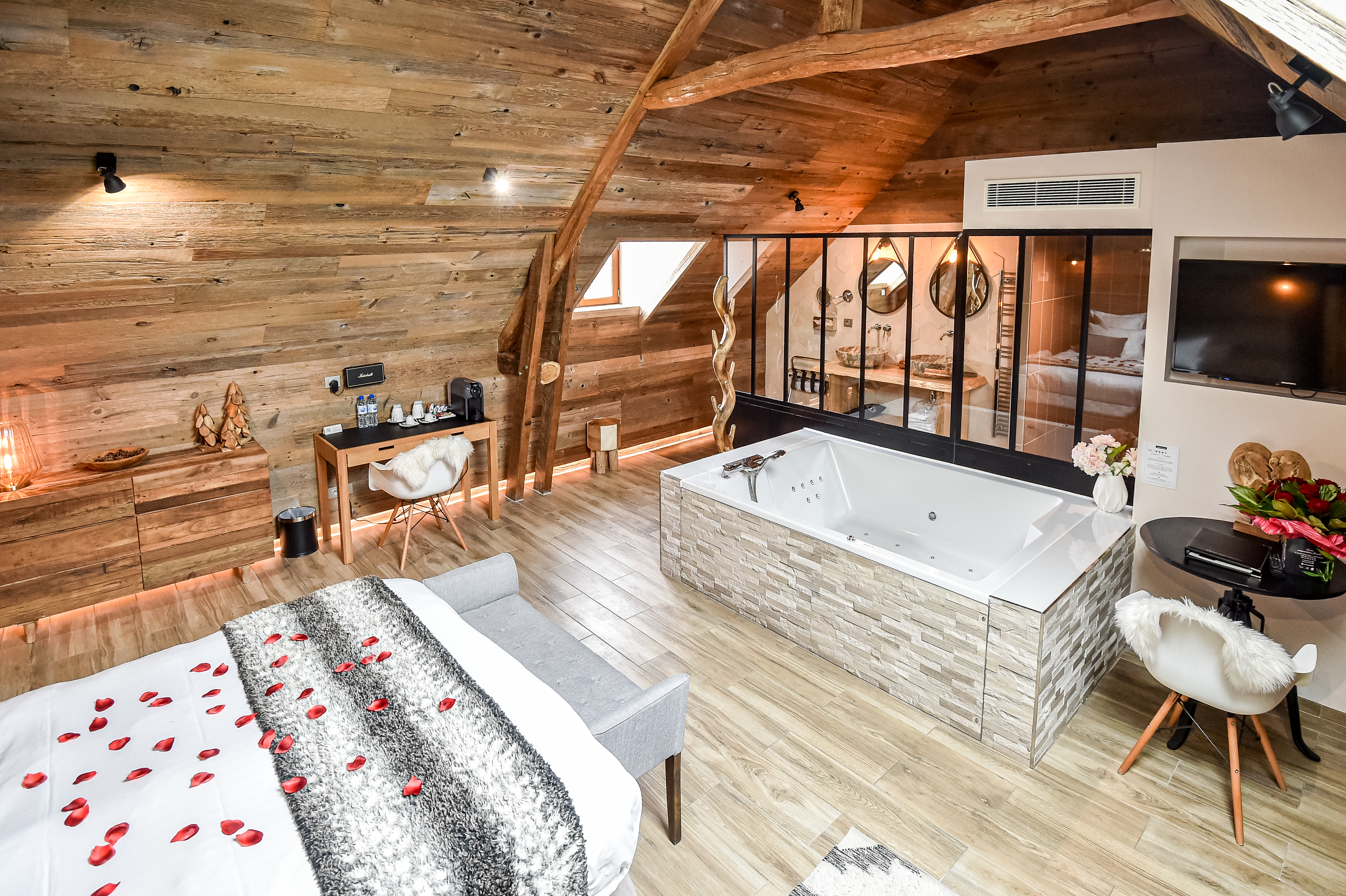 Suite megeve luxe jacuzzi privatif